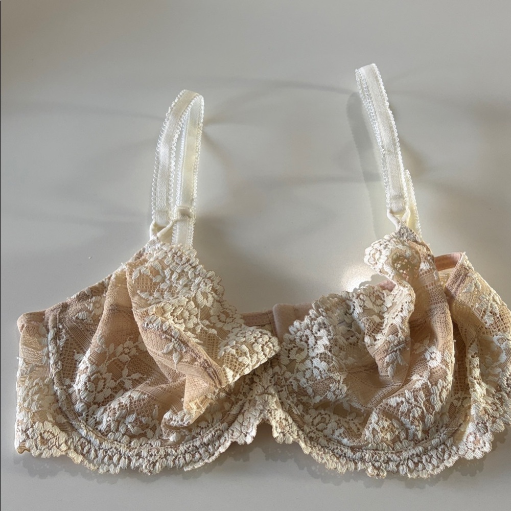 Wacoal Lace Bra in Cream and Tan